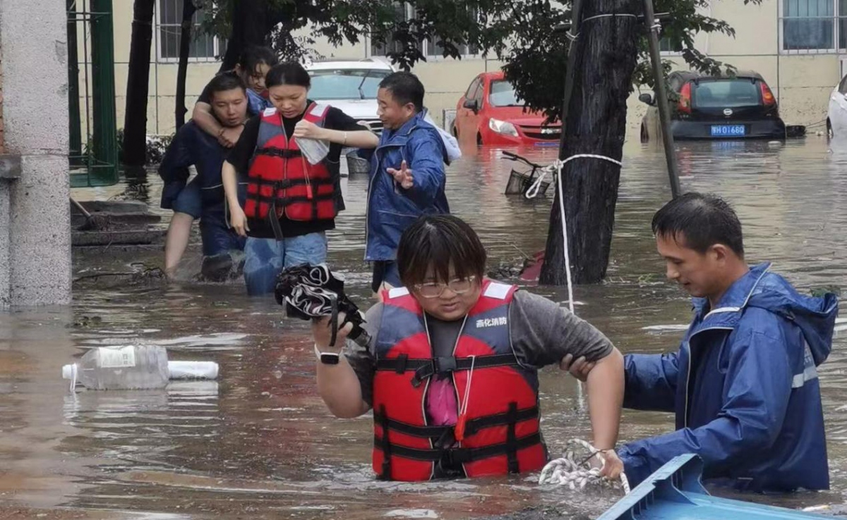 Chủ tịch Trung Quốc yêu cầu giảm thiểu số người thương vong do mưa lũ